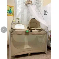 تخت کنار مادر