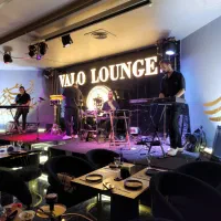 به منشی خانم جهت کافه رستوران