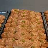 کار در شیرینی پزی گلاب شکر