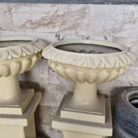 یک جفت گلدان بزرگ ارتفاع یک متر و ۴۰