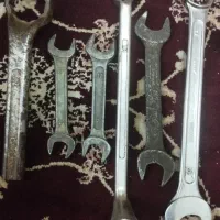 تعدادی آچار همه با هم ۳۸۰