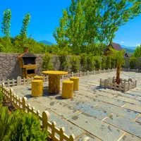 کلبه سوئیسی شازده لیام|اجارهٔ کوتاه‌مدت ویلا و باغ|شیرگاه, |دیوار