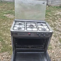 گاز فر سالم و تمیز در حد نو صفحه استیل