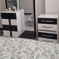 تخت دو نفره همراه پاتختی و میز آرایش