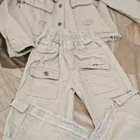 یه سری لباس دخترانه درحد نو