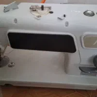 چرخ خیاطی با میز در حد نو