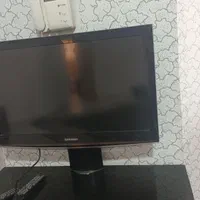 تلوزیون همراه با میز