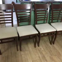 چهار عدد صندلی