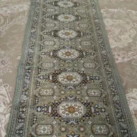 فرش کناره و میز وسط مبل کاملا سالم