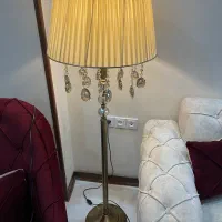 آباژور ایستاده کنار سالنی|چراغ خواب و آباژور|کرج, شهرک نهال و بذر|دیوار