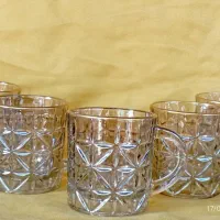 نیم لیوان شامپاینی لب طلایی