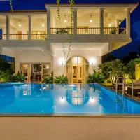 کلاردشت ویلا 323 متر زمین و 185 متر بنا