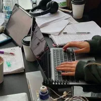 پایان‌نامه علمی با بررسی موضوع و ساختار فصل‌ها