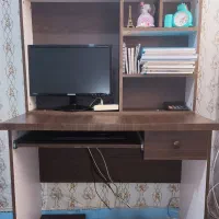 میز کامپیوتر  در حد نو