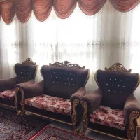 مبلمان راحتی 9 نفره به همراه 4 عدد میز کاملا سالم