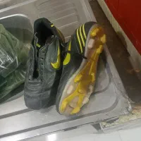 کفش چمن فوتبال