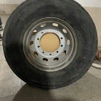 یک عدد لاستیک تریلی سالم