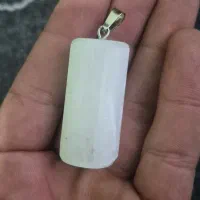 آویز سنگ سلنایت