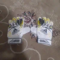 یک جفت دستکش دروازه بانی درحد نو