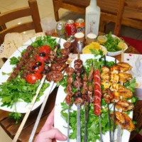 کارگر کار بلد برای مغازه جیگرکی