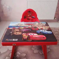 تعدادی میز و صندلی کودک