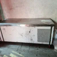 یخچال زیر گریل و میز کار