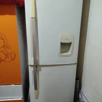 یخچال فریزر در حد نو تمیز و عالی بدون هیچ ایرادی