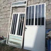 در آهنی و پنجره