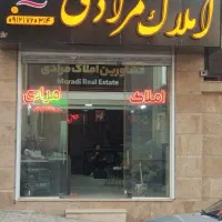 مغازه 32 متری با بالکن 10 متر لوکیشن عالی