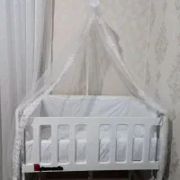 تخت کنار مادر