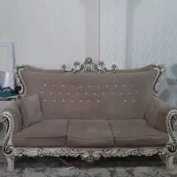 یک دست مبل به همراه یک عدد فرش دوازده متری