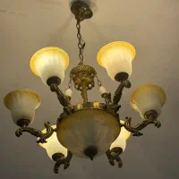 لوستر بزررگ و متوسط و چراغ دیواری