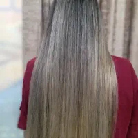 مدل برای رنگ مو زیر نظر مربی