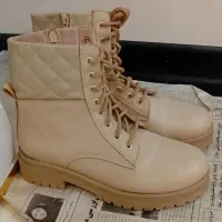نیم بوت کرم رنگ