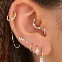 سوراخ کردن گوش در مطب پزشک