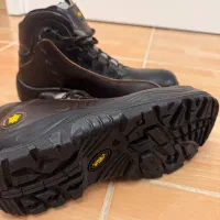 سه جفت پوتین ایمنی