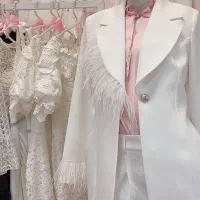 مانکن دخترانه سفید