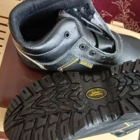 یک جفت کفش ایمنی نیم بوت نو سایز ۴۱