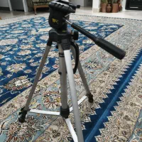سه پایه دوربین عکاسی و کارت حافظه رم64 و 128 SD