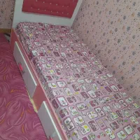 تخت یک نفره همراه با میز تحریر