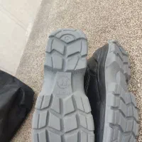 2عددکفش ایمنی و یک عددچکمه چوشکاری