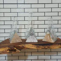 گلدان هرمی شیشه ای|گل مصنوعی|آفتاب, |دیوار