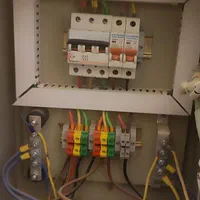 تعمیرات تخصصی سیم کشی تلفن و برق ساختمان و اینترنت|خدمات پیشه و مهارت|شیراز, ریشمک|دیوار
