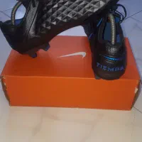 استوک کفش فوتبال|کیف، کفش، کمربند|اندیشه, اندیشه فاز ۱|دیوار