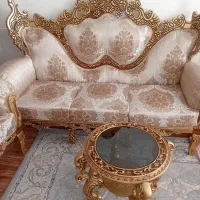 مبل سلطنتی ۷نفره وسه عدد میز جلو مبلی