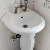 رو شوی سرویس بهداشتی و یک عدد سینک