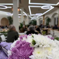 نیروی آشپزخانه وسط کار فرنگی