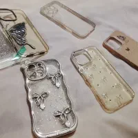 تعدادی کاور گوشی ایفون۱۶ پرومکس و آداپتور نونو