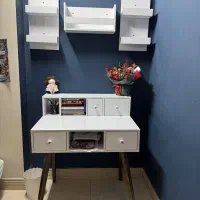 میز تحریر و شلف دیواری