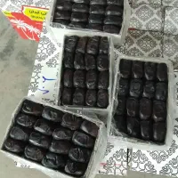 خرمای مشکی و گوشتی